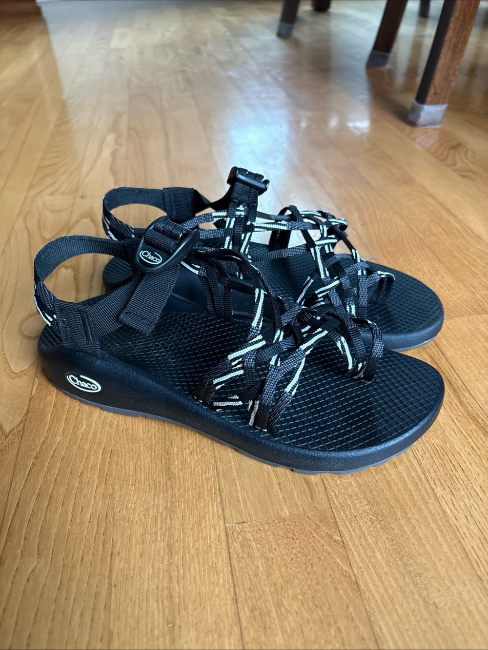 Chaco Women's ZX3 Sandals Classic Sport Scatter Black White Strappy Shoes Size 9